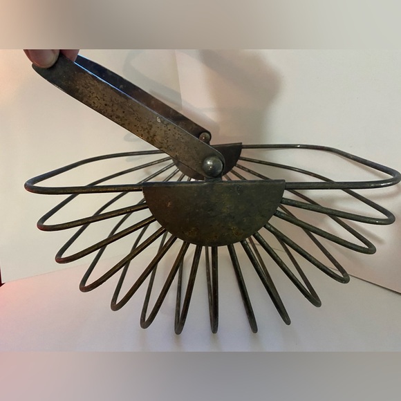 Vintage metal basket - Picture 2 of 9